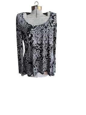Grace Black & white Paisley hi- Lo Long-Sleeve Top